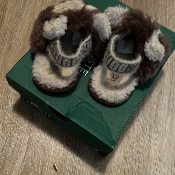Ugg slippers - Picture 3 of 4